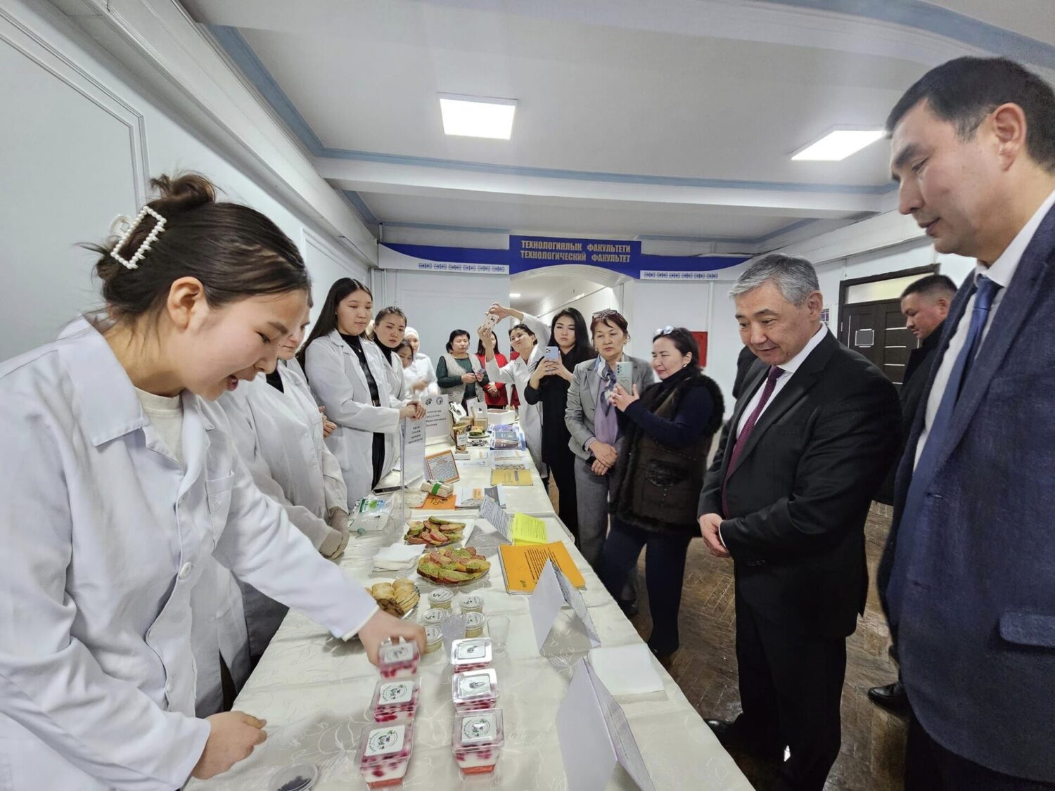 МИНИСТР ФИНАНСОВ ОЗНАКОМИЛСЯ СО СТУДЕНЧЕСКИМИ СТАРТАП ПРОЕКТАМИ В КГТУ