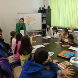 МИГРАНТТАРДЫН БАЛДАРЫ КЫРГЫЗ ТИЛИН ҮЙРӨНҮҮДӨ