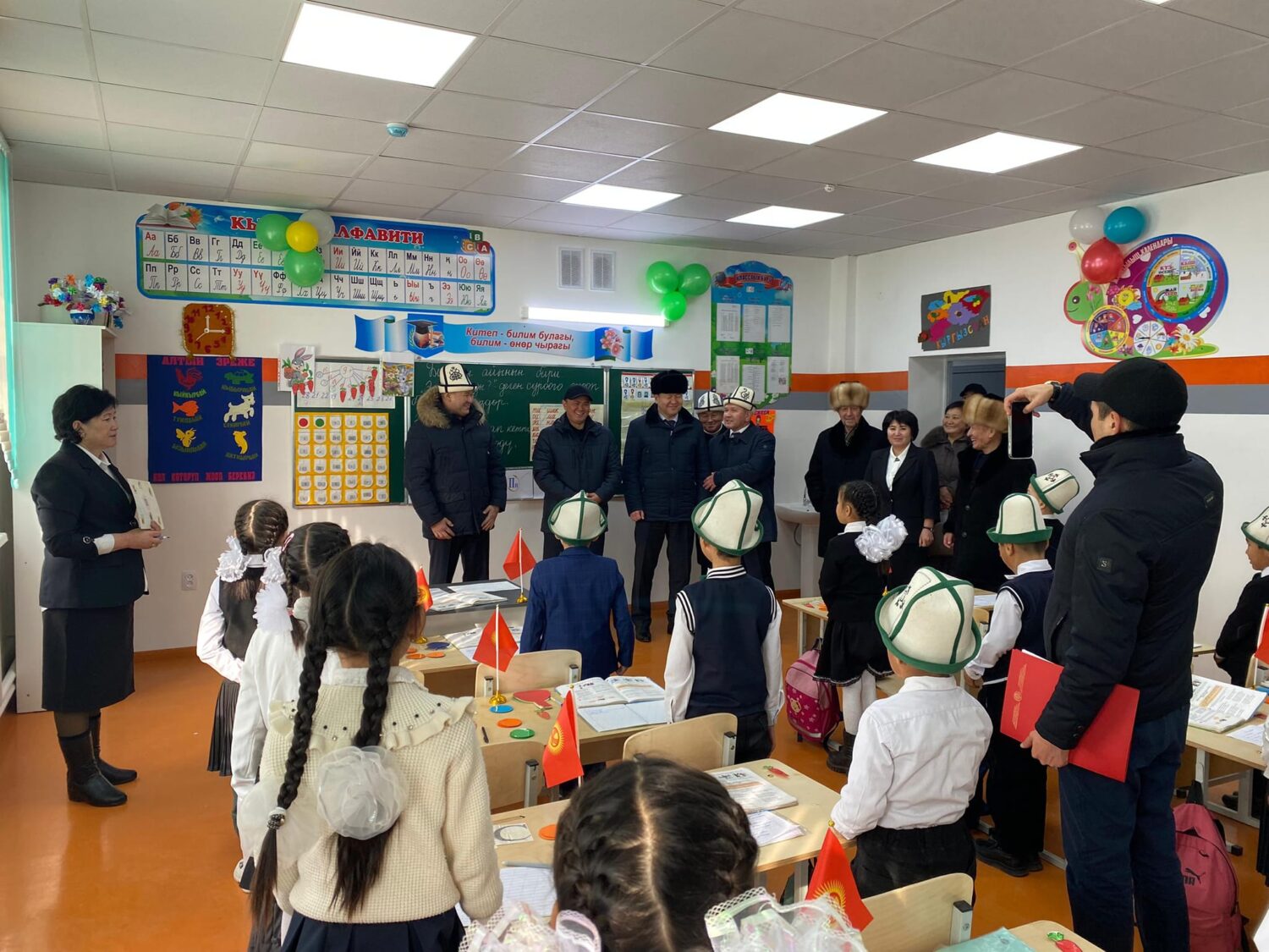 ТАЛАСТА ЖАӉЫ ЭКИ МЕКТЕП ПАЙДАЛАНУУГА БЕРИЛДИ