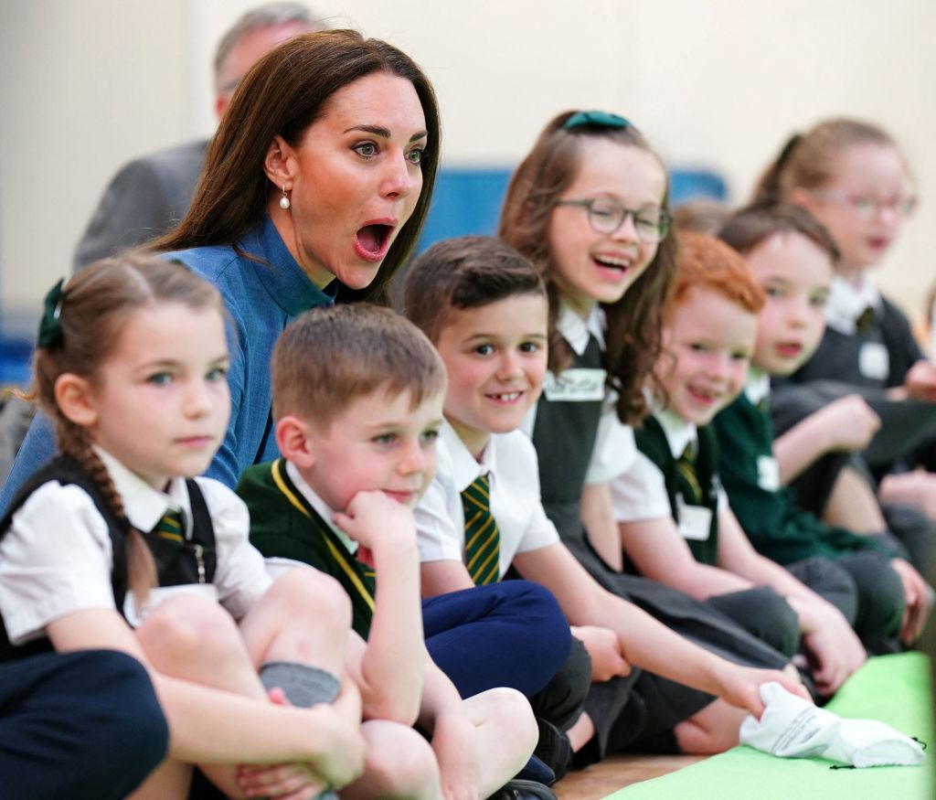 СТРЕССКЕ БЕКЕМ БОЛУУ. ШОТЛАНДИЯ МЕКТЕБИНДЕГИ МЫКТЫ КӨНДҮМДӨР