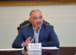 ТӨРАГА НУРЛАНБЕК ШАКИЕВ: “МАМЛЕКЕТ БИЛИМ БЕРҮҮ ТАРМАГЫНАН ЭЧ НЕРСЕНИ АЯБАШЫ КЕРЕК”