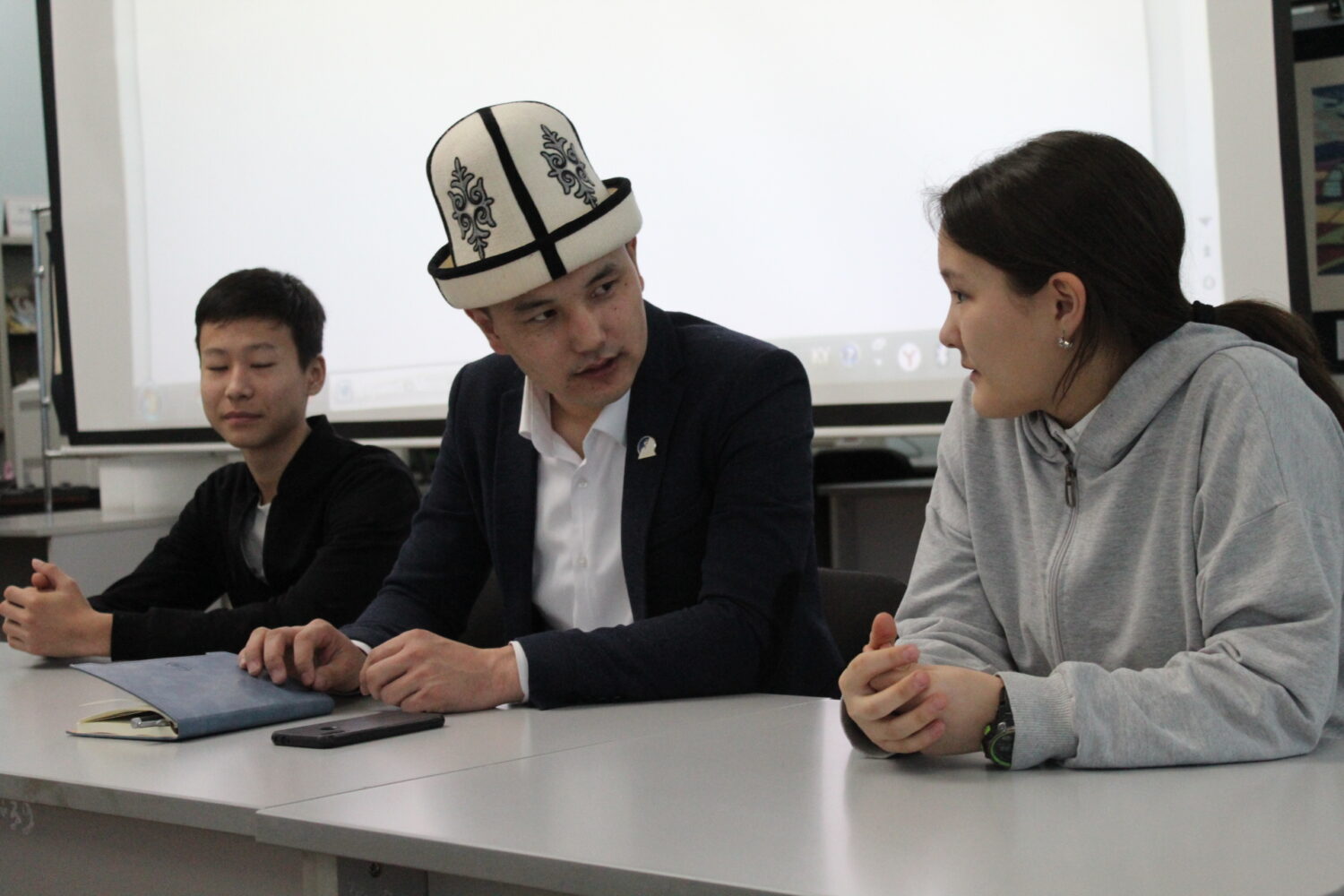 “Манас” эпосу – тил казынасы