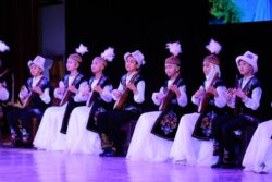 ЭНЕ ТИЛ КҮНҮНӨ КАРАТА СЫЙ-УРМАТ