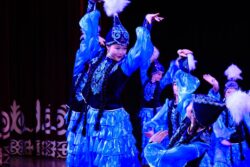 ЭНЕ ТИЛ КҮНҮНӨ КАРАТА СЫЙ-УРМАТ