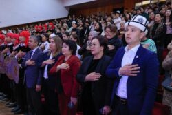 ЭНЕ ТИЛ КҮНҮНӨ КАРАТА СЫЙ-УРМАТ