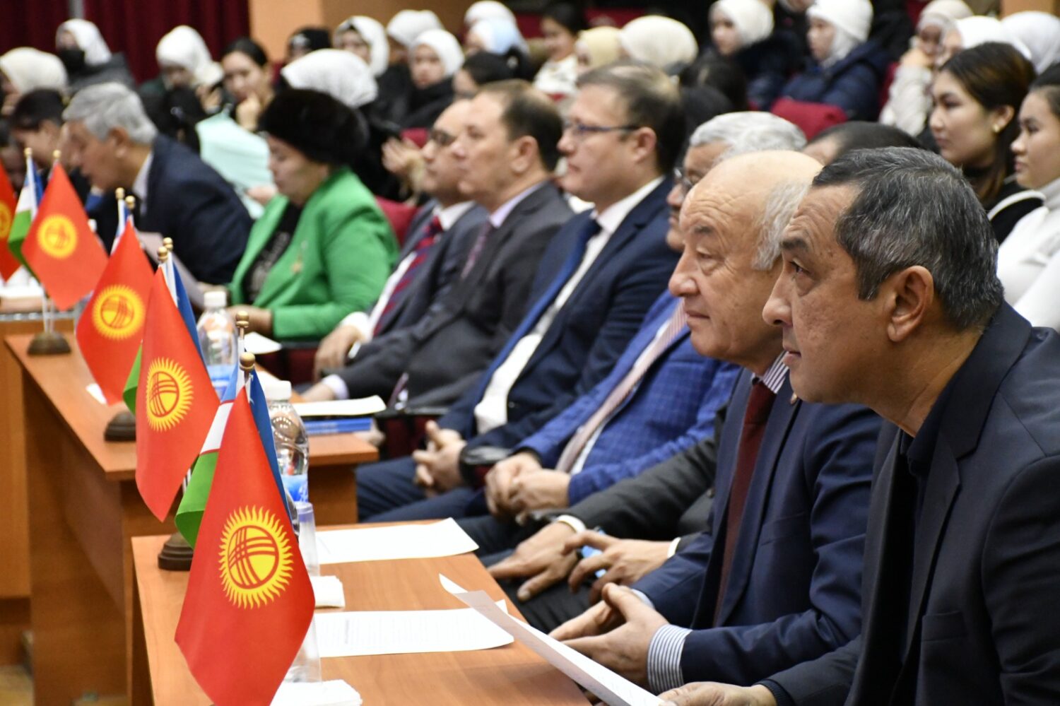 БҮТКҮЛ ДҮЙНӨЛҮК ЭНЕ ТИЛ КҮНҮНӨ АРНАЛГАН КЕЧЕ