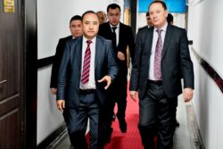 БҮТКҮЛ ДҮЙНӨЛҮК ЭНЕ ТИЛ КҮНҮНӨ АРНАЛГАН КЕЧЕ