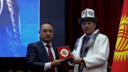 БҮТКҮЛ ДҮЙНӨЛҮК ЭНЕ ТИЛ КҮНҮНӨ АРНАЛГАН КЕЧЕ