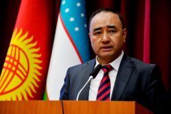 БҮТКҮЛ ДҮЙНӨЛҮК ЭНЕ ТИЛ КҮНҮНӨ АРНАЛГАН КЕЧЕ