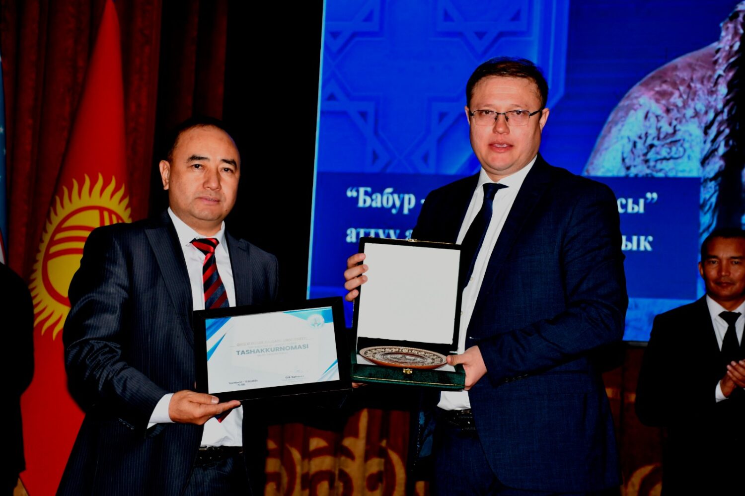 БҮТКҮЛ ДҮЙНӨЛҮК ЭНЕ ТИЛ КҮНҮНӨ АРНАЛГАН КЕЧЕ