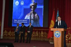 БҮТКҮЛ ДҮЙНӨЛҮК ЭНЕ ТИЛ КҮНҮНӨ АРНАЛГАН КЕЧЕ