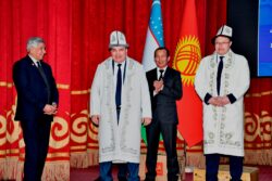 БҮТКҮЛ ДҮЙНӨЛҮК ЭНЕ ТИЛ КҮНҮНӨ АРНАЛГАН КЕЧЕ