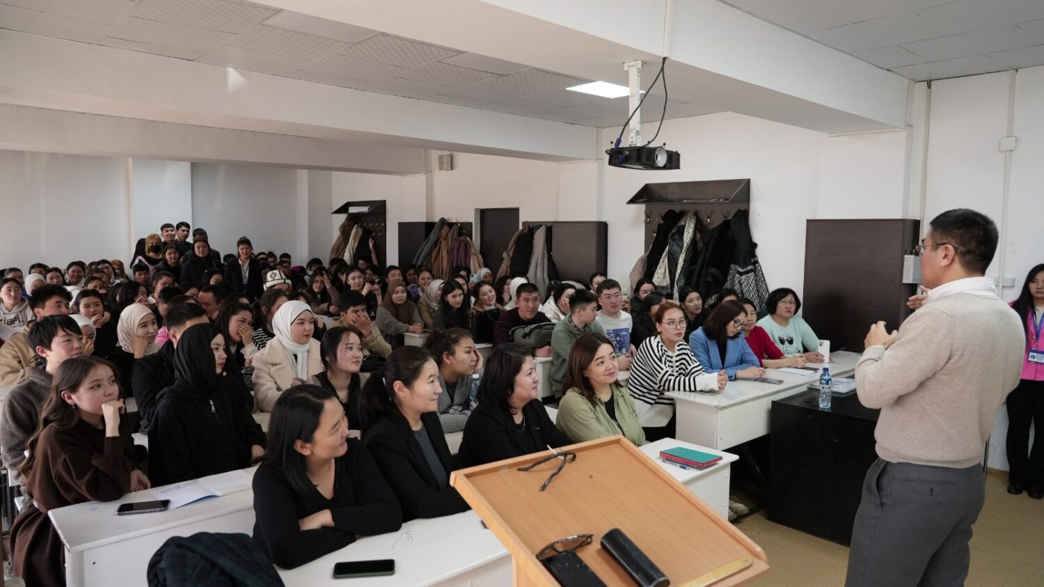 ЭЛ АРАЛЫК ЭНЕ ТИЛ КҮНҮНӨ АРНАЛДЫ