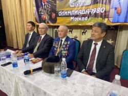 БЕШИНЧИ ЛИЦЕЙДИН БАЛДАРЫНА АТАКТУУ ЧЕМПИОНДУН БАТАСЫ