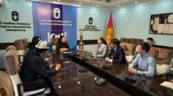 КМУнун РЕКТОРУ ЖЕҢҮҮЧҮЛӨРДҮ КАБЫЛ АЛДЫ