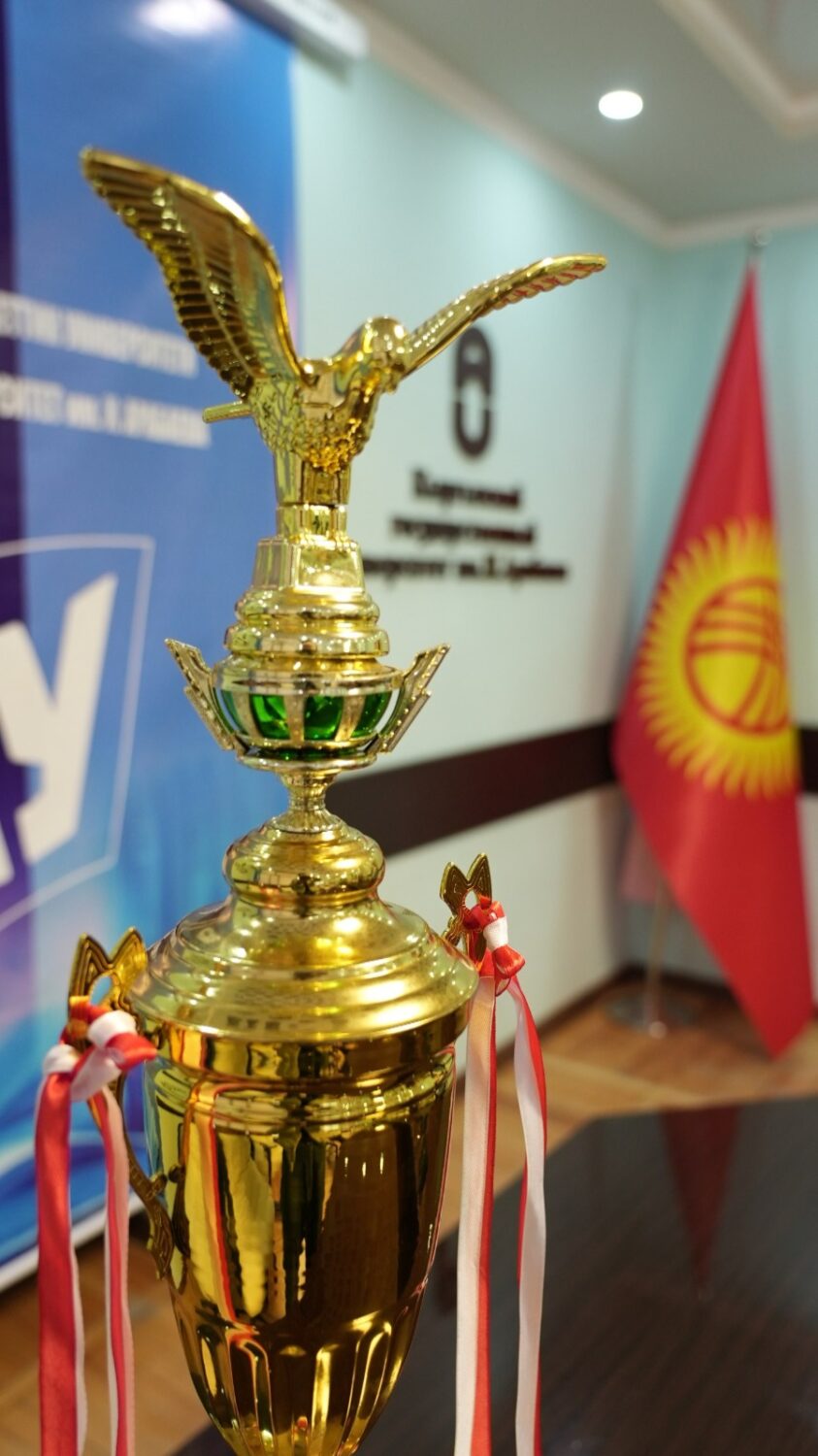 КМУнун РЕКТОРУ ЖЕҢҮҮЧҮЛӨРДҮ КАБЫЛ АЛДЫ