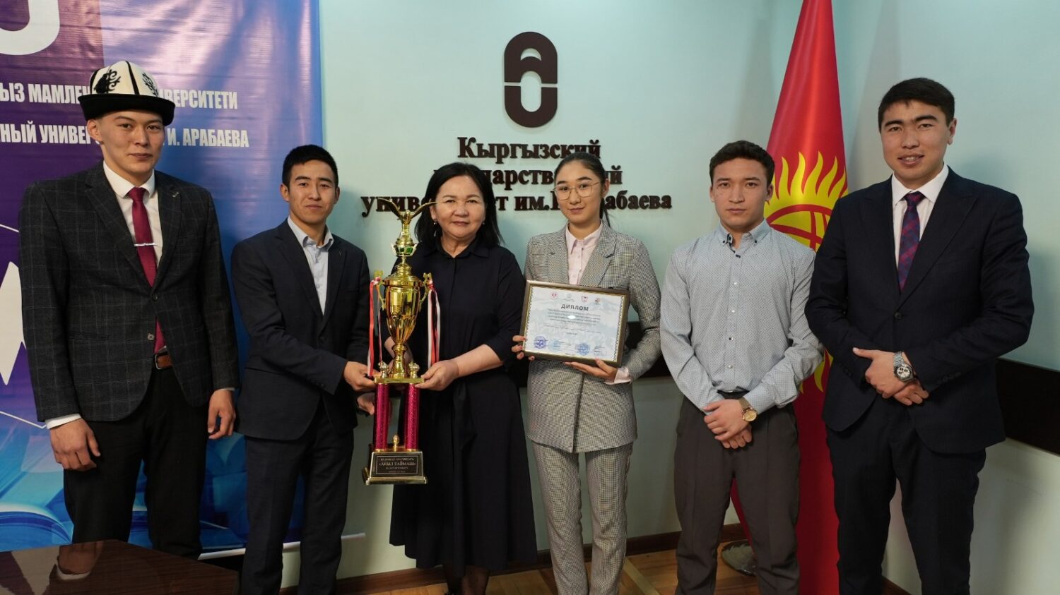 КМУнун РЕКТОРУ ЖЕҢҮҮЧҮЛӨРДҮ КАБЫЛ АЛДЫ