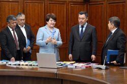 ПРЕЗИДЕНТ САДЫР ЖАПАРОВ ОБОЗНАЧИЛ ОСНОВНЫЕ НАПРАВЛЕНИЯ МОДЕРНИЗАЦИИ ШКОЛЬНОГО ОБРАЗОВАНИЯ КЫРГЫЗСТАНА