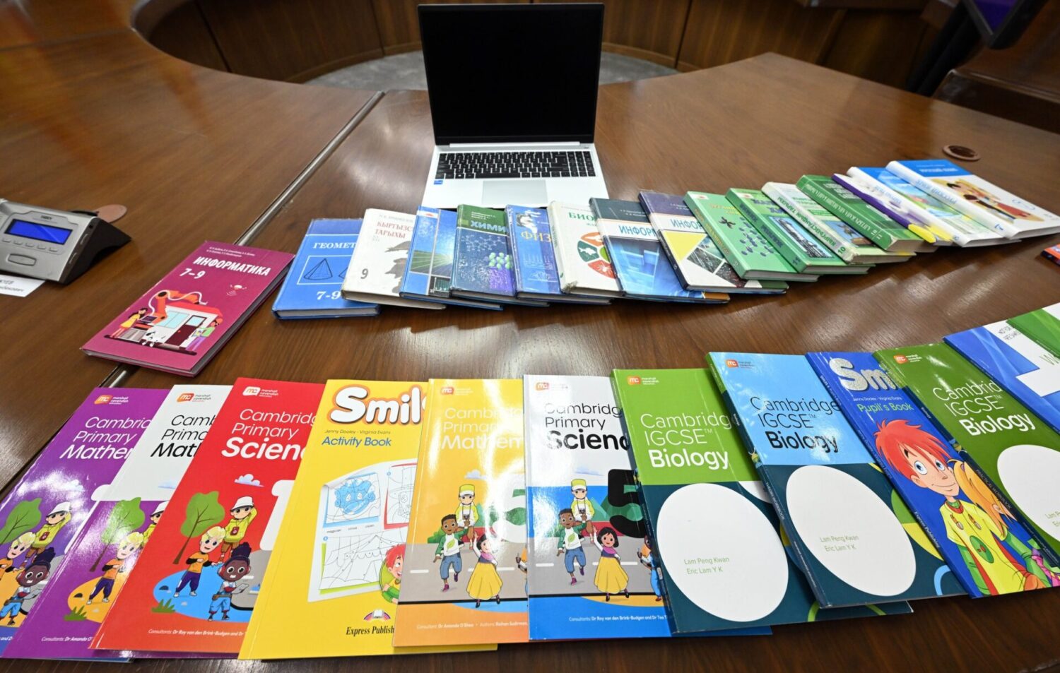 ПРЕЗИДЕНТ САДЫР ЖАПАРОВ ОБОЗНАЧИЛ ОСНОВНЫЕ НАПРАВЛЕНИЯ МОДЕРНИЗАЦИИ ШКОЛЬНОГО ОБРАЗОВАНИЯ КЫРГЫЗСТАНА