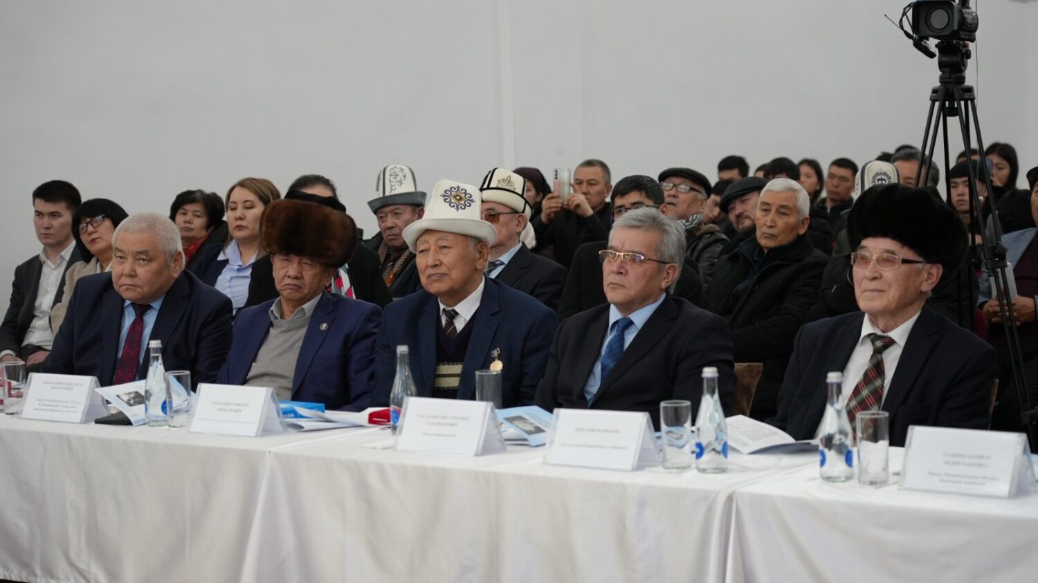 СОВЕТБЕК БАЙГАЗИЕВДИН ЭМГЕКТЕРИ