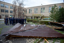 КАТУУ ШАМАЛ: БИШКЕКТЕ 11 МЕКТЕП ЖАНА 8 БАЛА БАКЧА ЖАБЫРКАДЫ