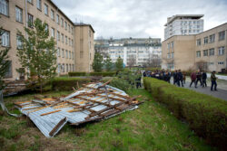 КАТУУ ШАМАЛ: БИШКЕКТЕ 11 МЕКТЕП ЖАНА 8 БАЛА БАКЧА ЖАБЫРКАДЫ