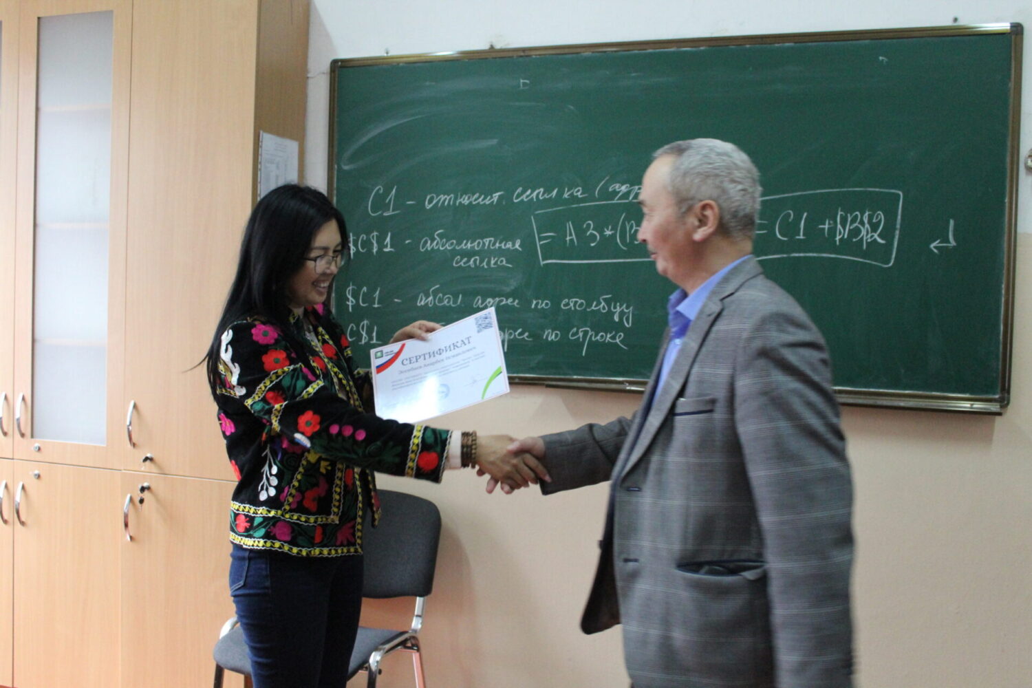 Жасалма интеллект: мугалимдерге чоң жардамчы