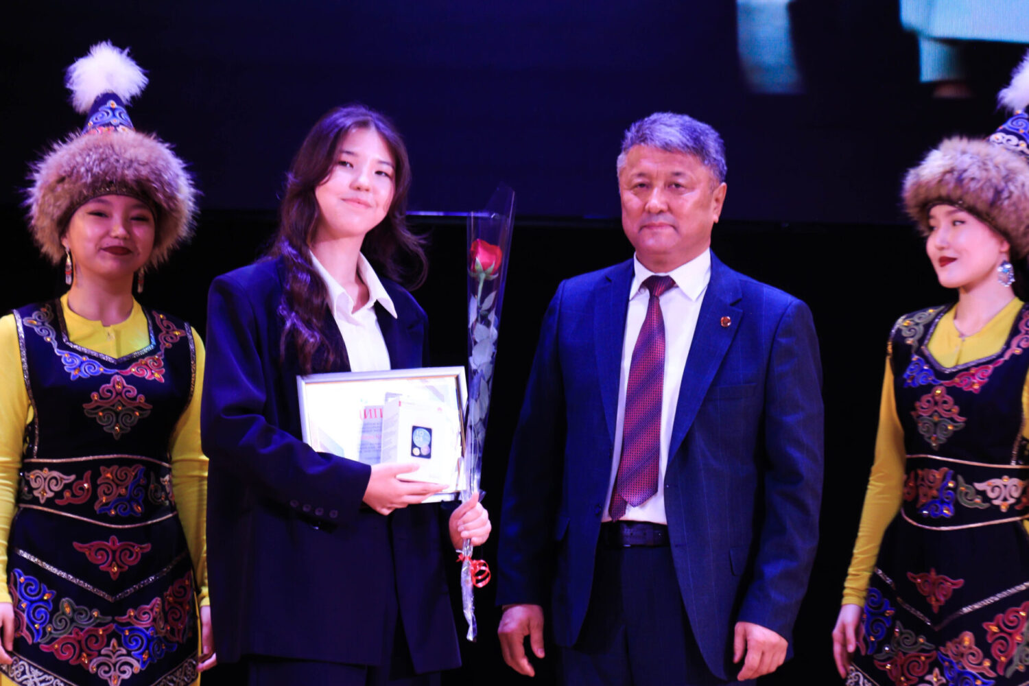 БИЛИМ ОЛИМПИНЕ ИНТЕЛЛЕКТУАЛДАР ЧЫКТЫ