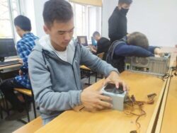 ЖЕТИ КАДАМ — ЖЕТИ АЙКЫН МИЛДЕТ