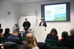 НУРЛАНБЕК ШАКИЕВ КЕМБРИДЖДЕ