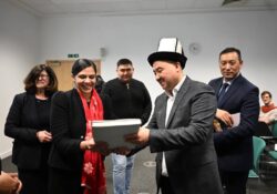 НУРЛАНБЕК ШАКИЕВ КЕМБРИДЖДЕ