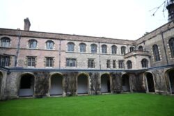 НУРЛАНБЕК ШАКИЕВ КЕМБРИДЖДЕ