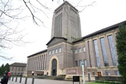 НУРЛАНБЕК ШАКИЕВ КЕМБРИДЖДЕ