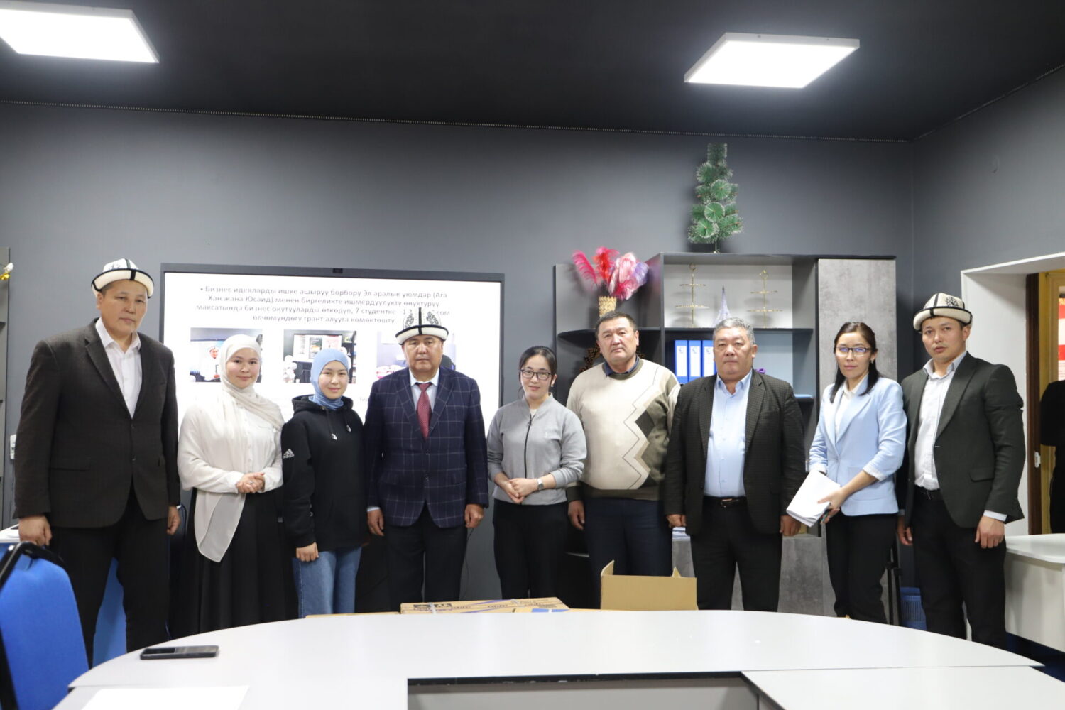 ОшМПУнун ЖАШ СТАРТАПЕРЛЕРИНЕ ГРАНТТАР ТАПШЫРЫЛДЫ