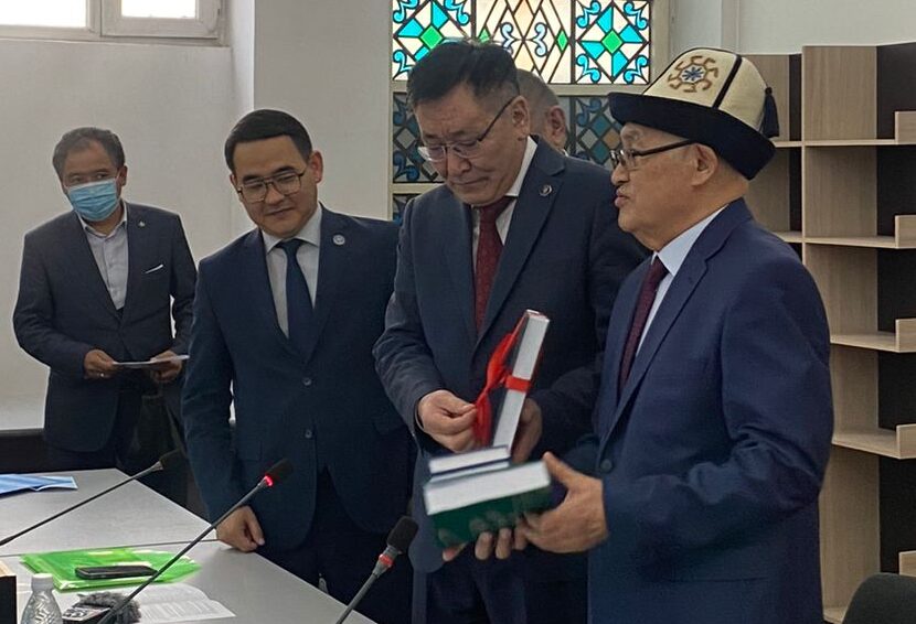 “Агай сиз генийсиз”. Таланттуу калемгерге  аалымдардын урматы