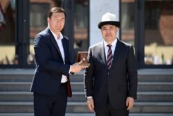 «Манас» театрынын жаңы имараты ачылды