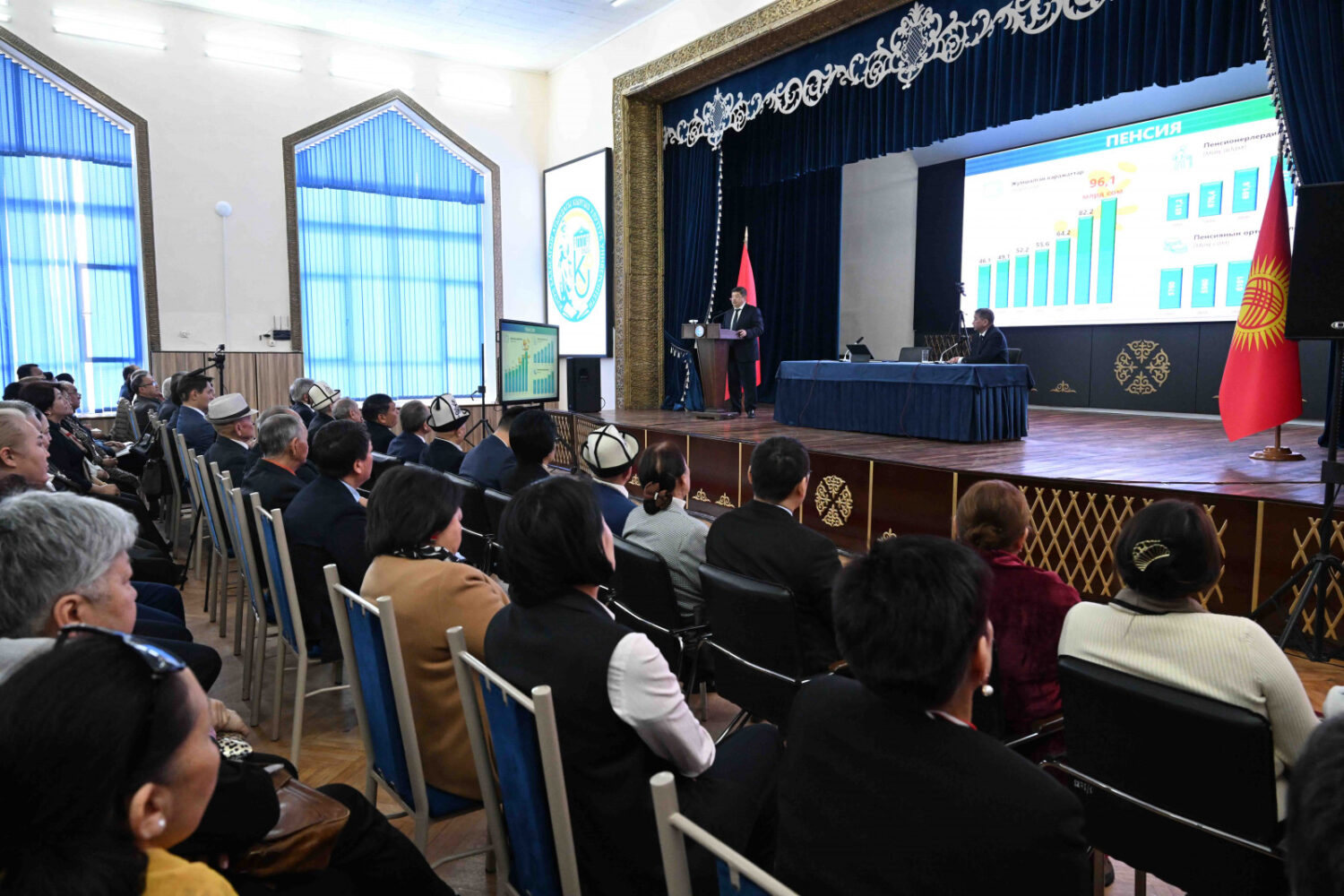 Минкаб башчысы КУУнун студенттерине лекция окуду