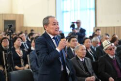 Минкаб башчысы КУУнун студенттерине лекция окуду