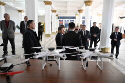 Минкаб башчысы КУУнун студенттерине лекция окуду