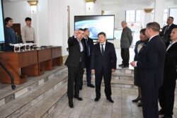 Минкаб башчысы КУУнун студенттерине лекция окуду