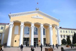 Минкаб башчысы КУУнун студенттерине лекция окуду