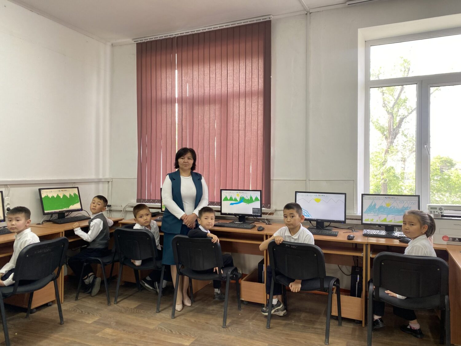 ОКУУЧУЛАРДЫ IT ТЕХНОЛОГИЯ МЕНЕН ТААНЫШТЫРУУ