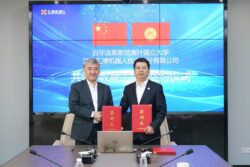 ОшМУда робототехника лабораториялык борбору ачылат