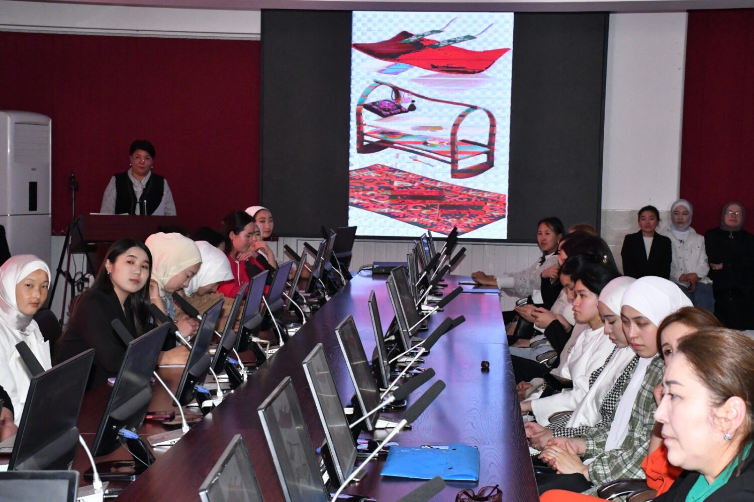 «ЭНЕ АДАТЫ — КЫЗГА ҮЛГҮ»