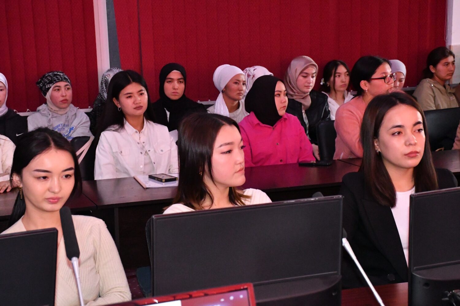 «ЭНЕ АДАТЫ — КЫЗГА ҮЛГҮ»