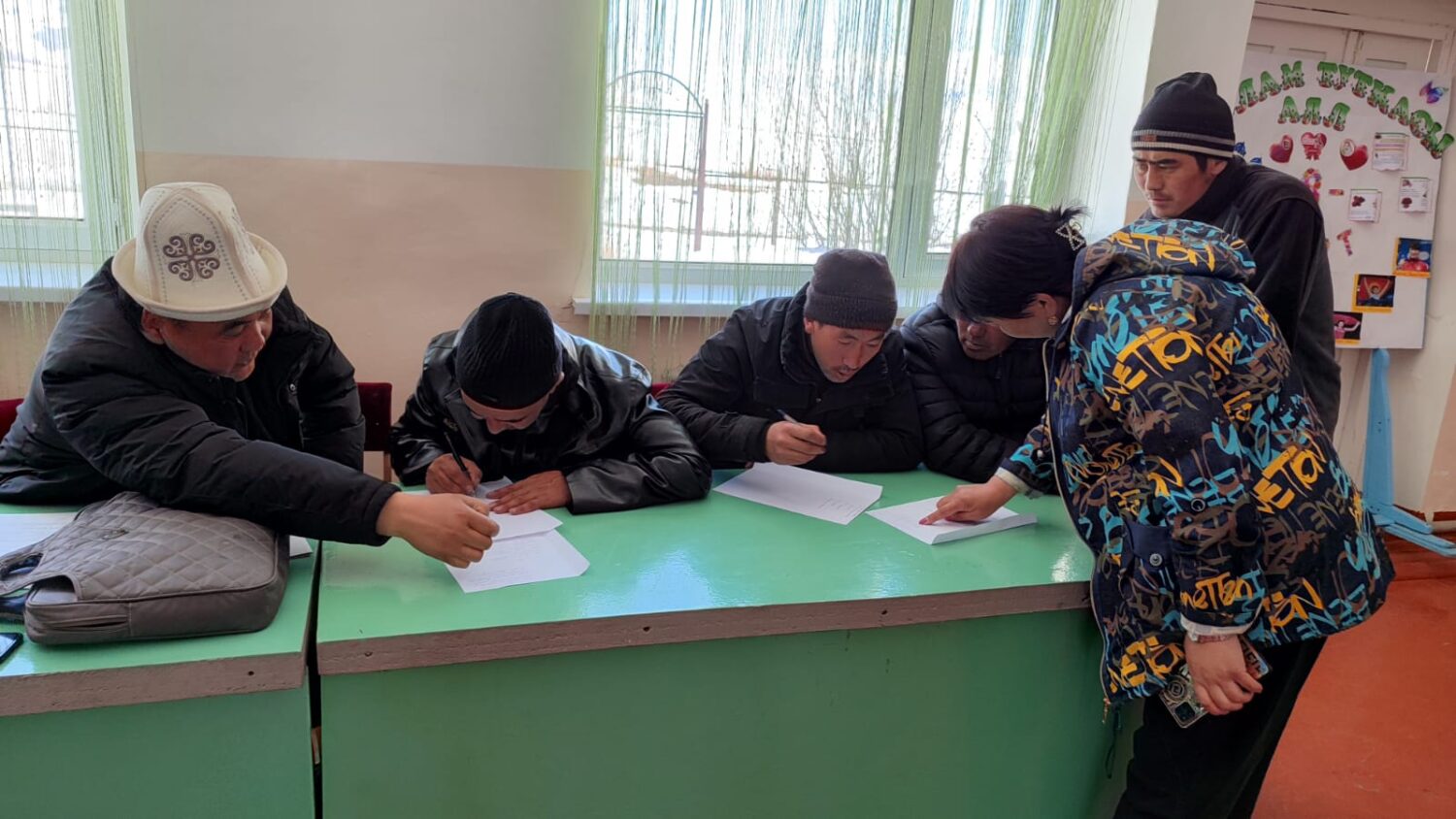 ПАМИРДЕН КЕЛГЕН КЫРГЫЗДАР КЕСИПТИК ЛИЦЕЙДЕ ОКУТУЛАТ