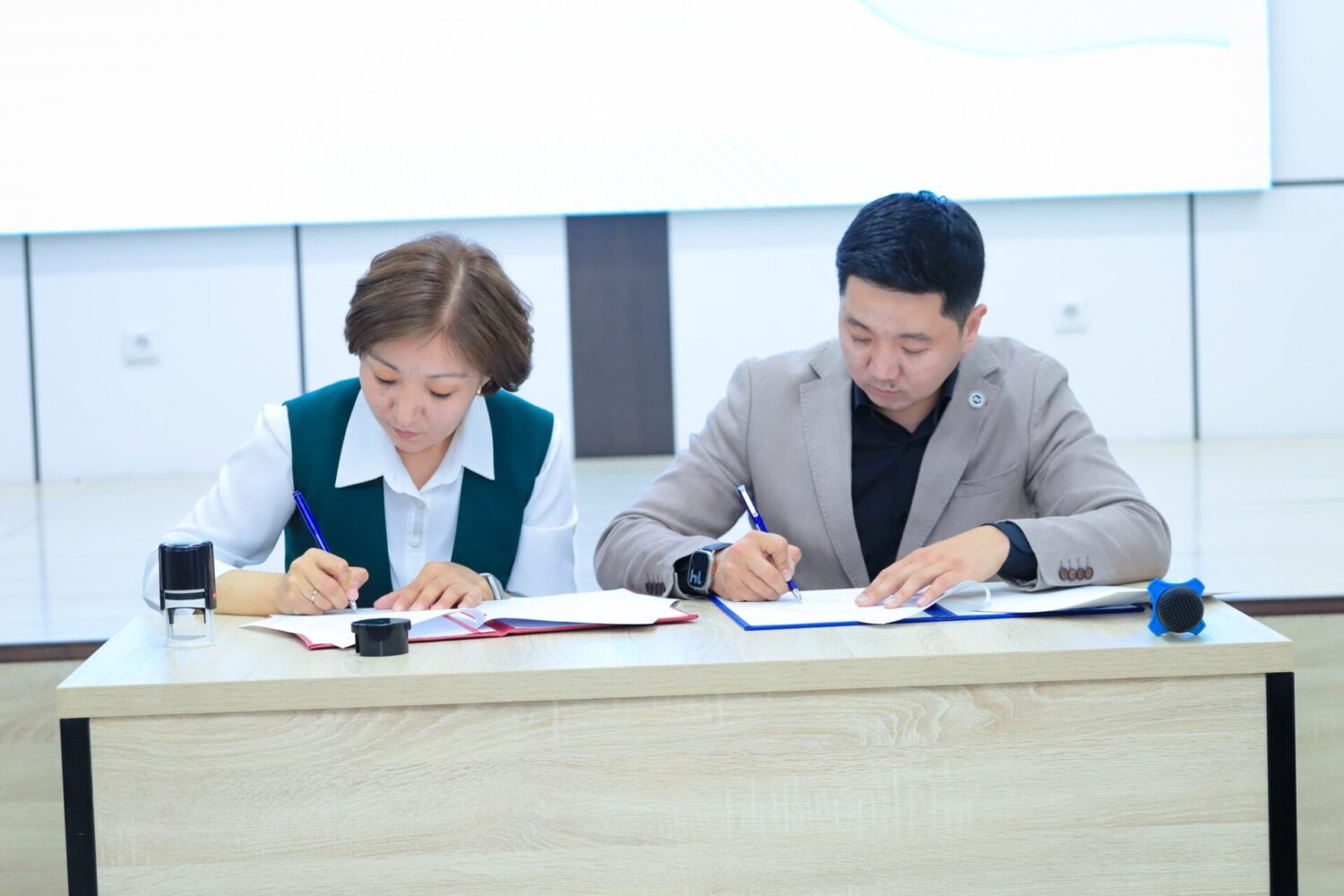 КЫЗМАТТАШУУ БОЮНЧА МЕМОРАНДУМГА КОЛ КОЮЛДУ