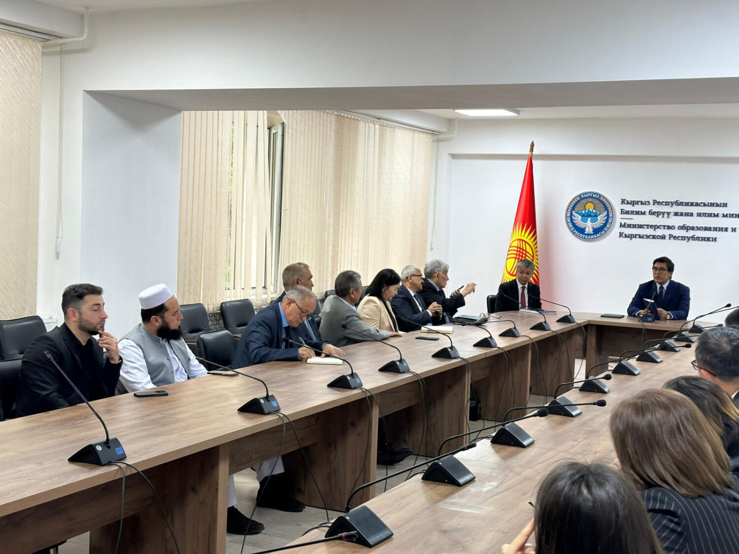 МИНКАБ ТӨРАГАСЫНЫН ОРУН БАСАРЫ ЭДИЛ БАЙСАЛОВ ЖОЖДОРДУН РЕКТОРЛОРУ МЕНЕН ЖЫЙЫН ӨТКӨРДҮ