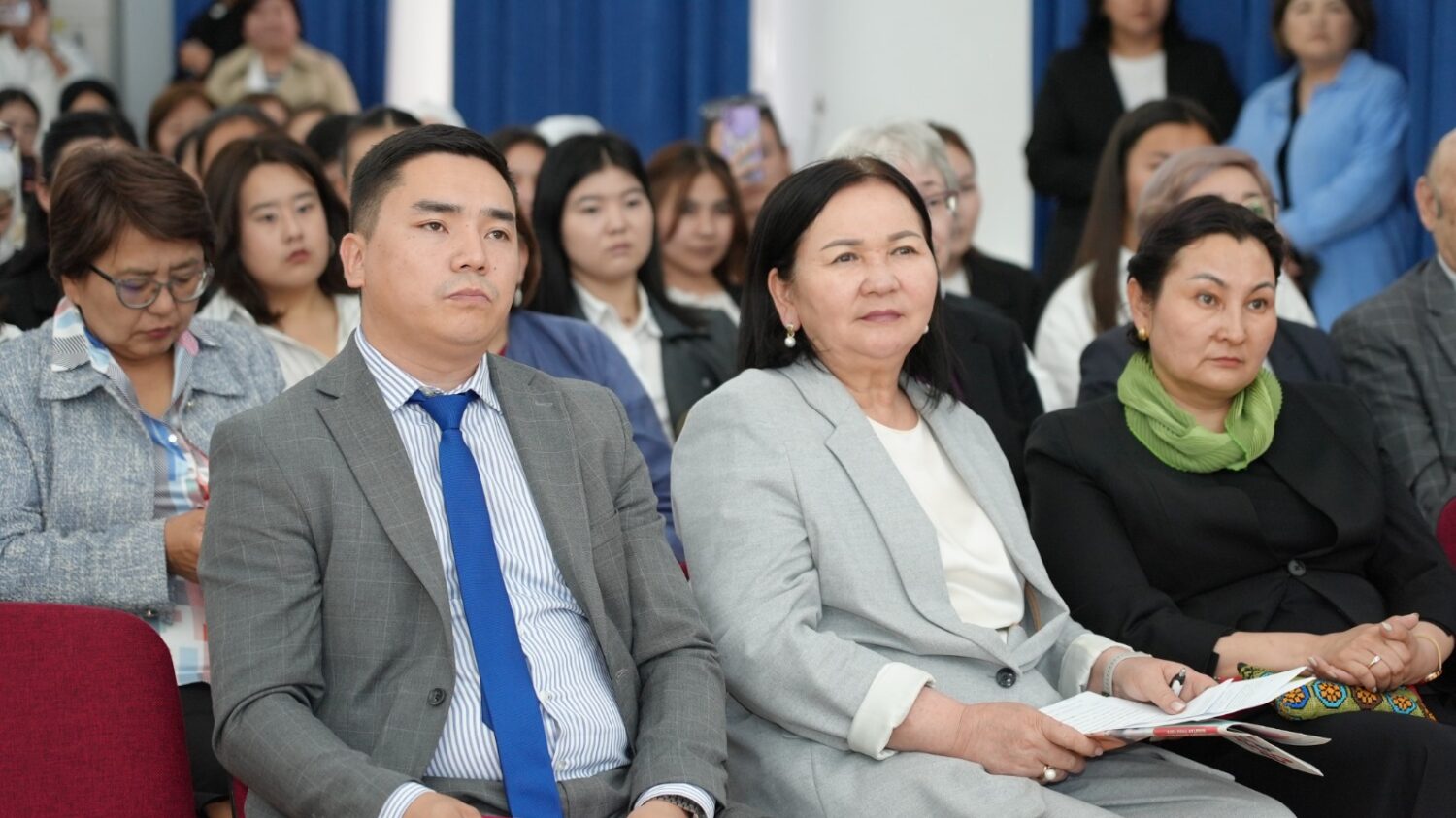 КМУда кереге отурум өттү