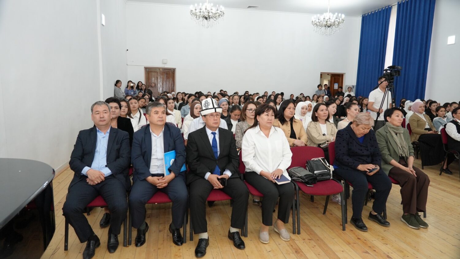 КМУда кереге отурум өттү